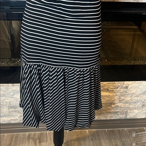 BCBGMaxAzria Black and White Striped Sleeveless Racerback Dress size Medium - Picture 7 of 10